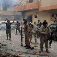 مصرع ثلاثة وجرح إثنين آخرين جراء المعارك الدائرة في مدينة "بنغازي الليبية