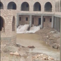 اليمن.. السيول تحاصر السكان في منطقة "كبريت " بمحافظة المهرة
