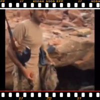 فيديو لجندي سعودي يقتل 3 حوثيين ويغتنم أسلحتهم