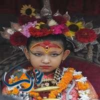 طفلة الـ7 سنوات في نيبال إلهة لا تطأ أقدامها الأرض