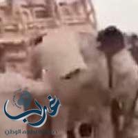 ميليشيات الحشد الشعبي تعذب سنة العراق في مشهد صادم! "بالفيدو"