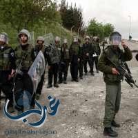 قوات الاحتلال الإسرائيلي تستهدف مزارعي غزة .. وتقتحم الخليل