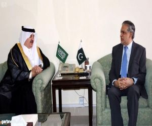 وزير المالية الباكستاني يلتقي سفير خادم الحرمين الشريفين لدى باكستان
