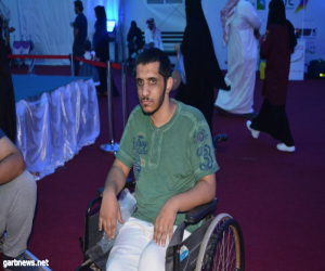 12 مقيم من ذوي الاحتياجات الخاصة يتجولون في أركان مهرجان الشرقية