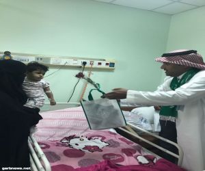 مستشفى الإمام عبدالرحمن الفيصل بمنطقة الرياض يحتفل باليوم الوطني ٨٧ مع الأطفال المنوّمين‎