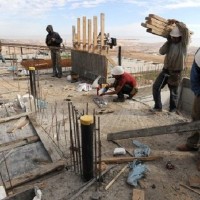 الكيان الصهيوني يوقف 1200 فلسطيني يعملون بلا ترخيص