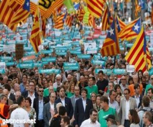 تهديدات متزايدة بالعصيان في كاتالونيا وسط تصاعد التوتر مع مدريد