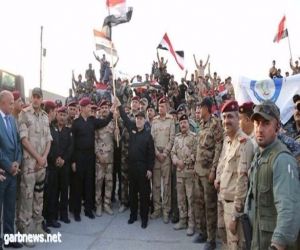 العبادي يرفع العلم العراقي عند منفذ حدودي مع سوريا
