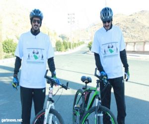 رحالتان سعوديان ينطلقان بدراجة هوائية لإيصال رسالة عن الوطن