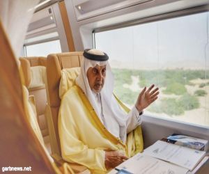 أمير مكة ونائبه في رحلة تجريبية لمشروع القطار الرابط بين جدة و مكة "بالفديو"