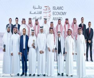 مركز دبي للاقتصاد والإسلام يمنح رجل الاعمال محمد السبيعي جائزة الإنجاز مدى الحياة