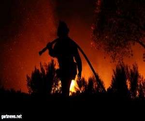 رجال الإطفاء يواصلون السيطرة على حرائق غابات كاليفورنيا مع استمرار قوة الرياح