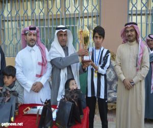 الحميد يتفقد نادي الحي في ثانوية الملك فهد ويكرم المتميزين في الأنشطة