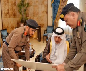 أمير مكة المكرمة يستقبل مدير الدفاع المدني بالمنطقة