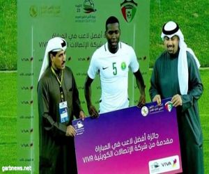 هوساوي أفضل لاعب في مباراة الأخضر والأزرق