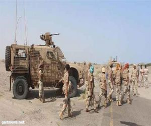 قيادي وخمسون مقاتلاً تابع لـ"لمليشيا الحوثي الانقلابية" يسلم نفسه لقوات الجيش اليمنى  في الحديدة