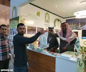 الشؤون الإسلامية توزع أكثر من عشرين ألف مطبوعة على زوار مهرجان الزيتون بالجوف