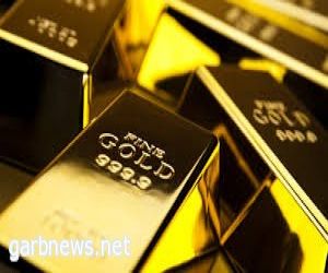 الذهب يسجل ذروته في عامين ونصف مع تراجع الدولار
