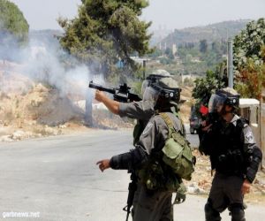إصابة العشرات خلال قمع قوات الاحتلال مسيرة سلمية بقرية العيسوية