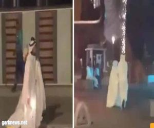 بالفيديو: عريس يتجول مع زوجته على كورنيش جدة بفستان الزفاف وسط تجمهر من الحضور
