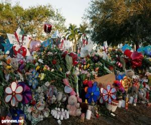 طلاب مدرسة في فلوريدا يستأنفون الدراسة بعد اسبوعين من مذبحة شهدتها