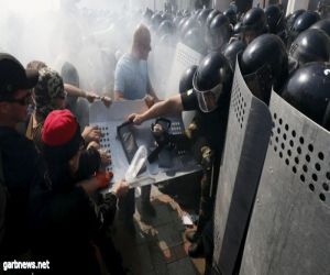 مظاهرات في أوكرانيا والشرطة تعتقل أكثر من 100 شخصا