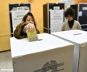 الايطاليون يدلون بأصواتهم في انتخابات تشريعية غامضة النتائج