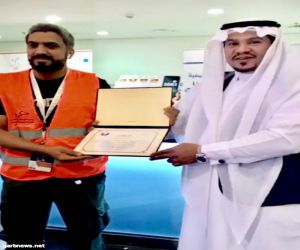 المهندس ال عبد السلام يكرم فريق جمعية حركية التطوعي بمعرض الكتاب الدولي