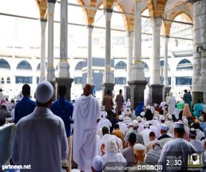 خياط في خطبة الجمعة من المسجد الحرام : إن تشريع الحلال والحرام والعبادة هو حق لله وحده