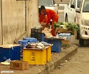 بلدية صامطة تصادر ( ١٠٧) كلجم أغذية مجهولة المصدر ومواد مخالفة من الباعة الجائلين