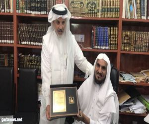 أعضاء الجمعية التاريخية السعودية بعسير يزورون أ.د.زاهر الألمعي