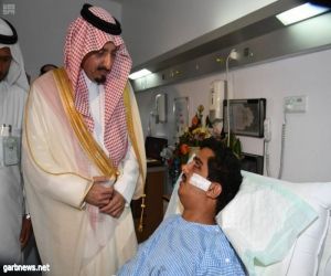 أمير منطقة عسير يزور المصاب الشهري بمستشفى النماص