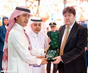 جناح الخطوطالسعودية يحصل على جائزة أفضل إدارة في معرض سوق السفر العربي بدبي