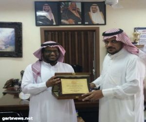 مركز د. ناصر الرشيد للإيتام بحائل يكرم عدد من المدارس لتعاونها