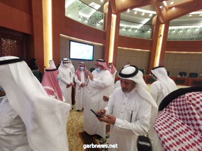  رئيس التحرير الاستاذ سعود الثبيتي أثناء حفل التوقيع